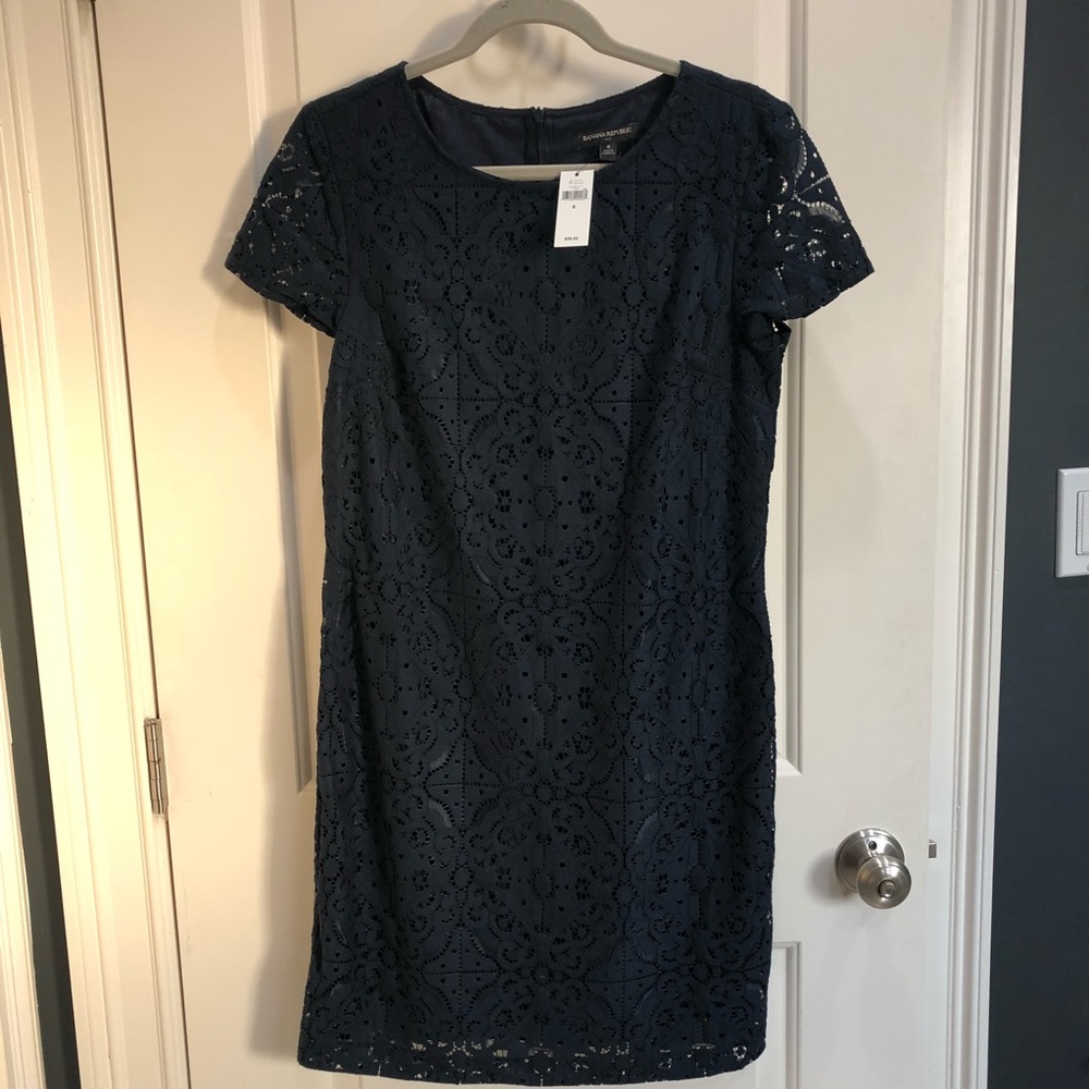 Navy lace Banana Republic dress sz 8, NWT